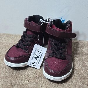 Nwt The Children's Place Maroon Kids Sneakers